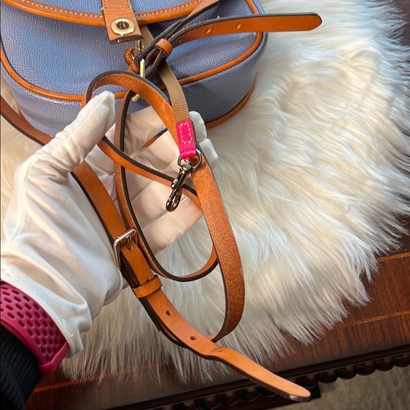 Dooney & Bourke Blue and Tan Crossbody Bag Pre-Loved - Picture 15 of 17